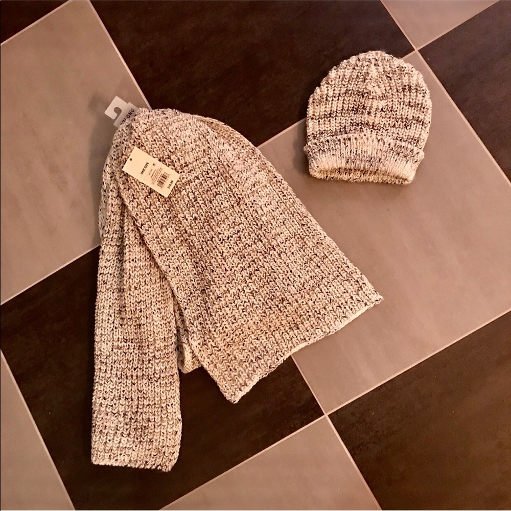 NEW black/white metallic scarf & hat set